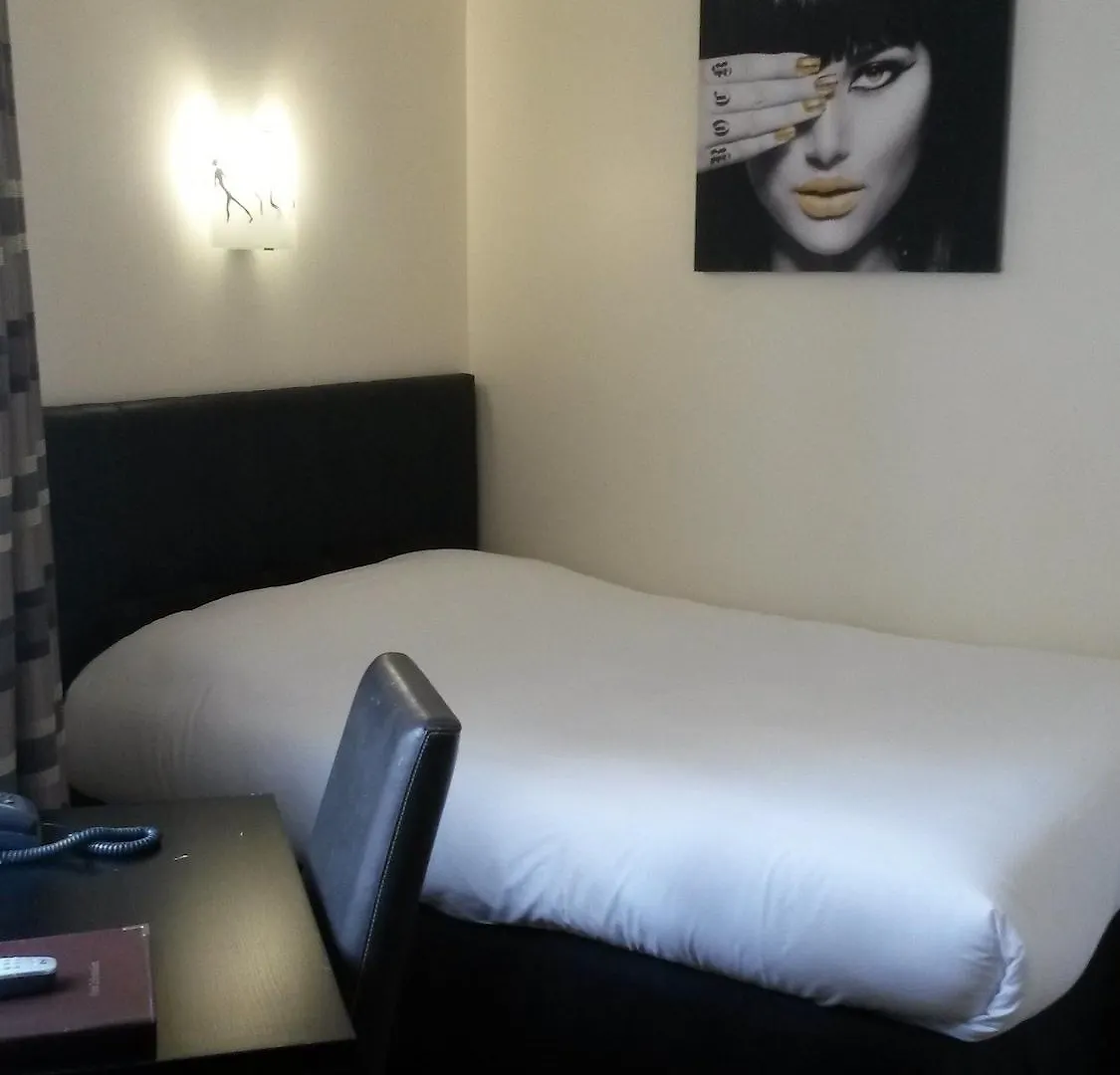 Monceau Hotel 2*